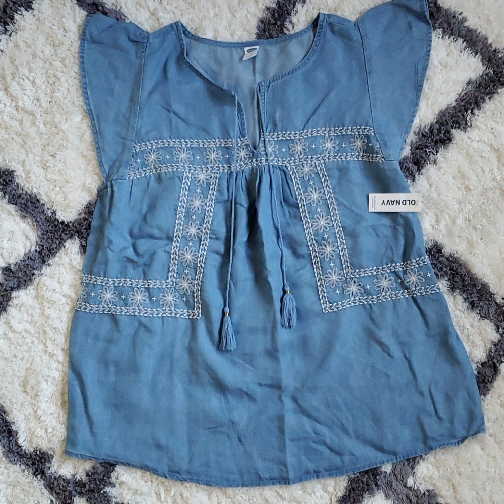 Old Navy denim tie front top with white florals